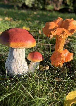 Комплект садовых фигур грибы бабка двойная и лисички