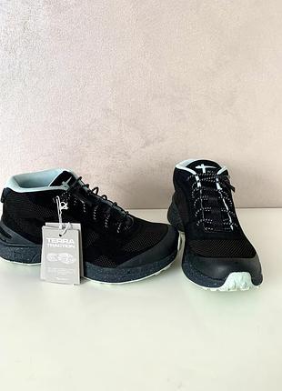 Нові кросівки tamaris