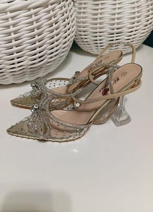 Туфли новые. очень красивые. маломерят