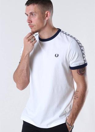 Футболка fred perry на лампасах