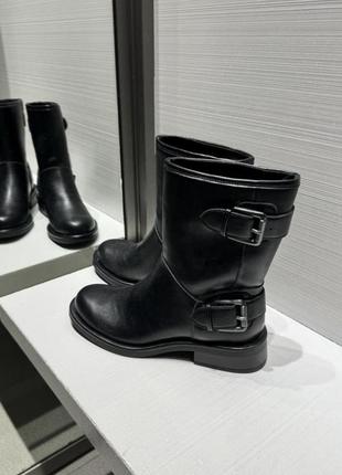Ботинки зара zara в ковбойском стиле под носок очень красиво смотрятся