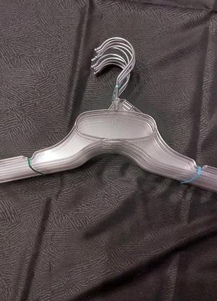 Плечики-вешалки для одежды