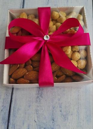 Коробка з горішками, "дует", 260грамів
