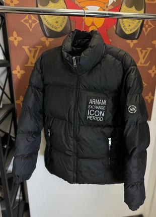 Топова куртка від бренду armani exchange у чорному кольорі
