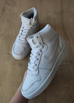 Крутые женские кожаные кроссовки nike DA4263  оригинал , модель 2022 года, р.38.