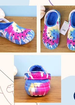 Утепленные кроксы✨ classic lined tie dye crocs оригинал яркие сабо на меху для дома унисекс