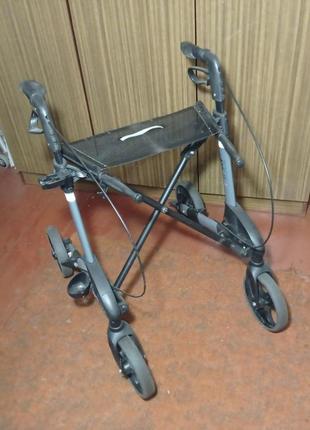 Ходунки на колесах для взрослых.