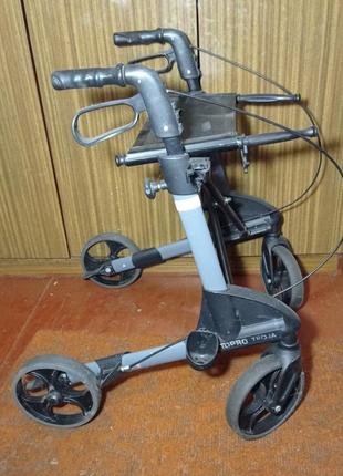 Ходунки на колесах для взрослых.