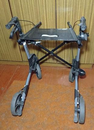 Ходунки на колесах для взрослых.