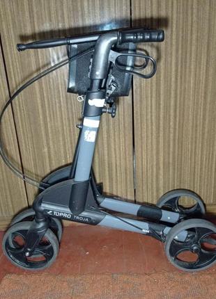 Ходунки на колесах для взрослых.