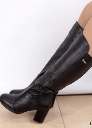 Демисезонные женские черные кожаные сапоги на каблуке  39 и 40 р-ры4 фото