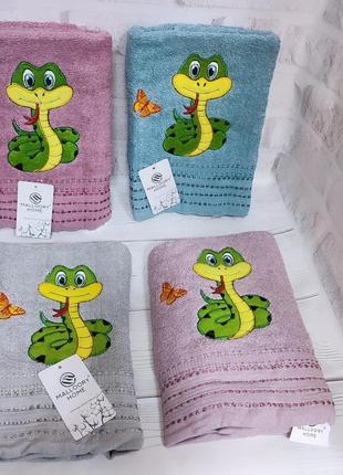 Рушники для обличчя, рук з символом нового року змія