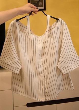 Белая блузка в полоску