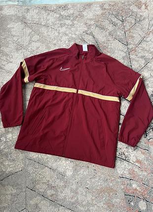 Спортивная легкая куртка nike