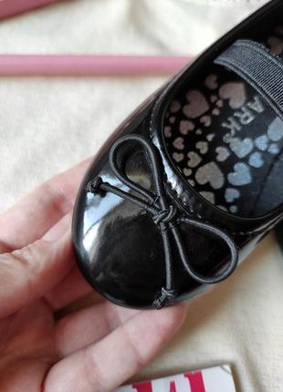 Детские туфли под лаковую эко кожу черного цвета обуви для девочек