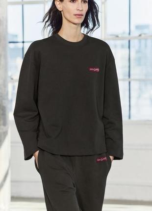 Плюшевий світшот з етикеткою zara
