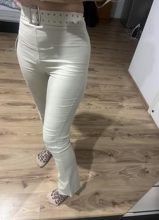 Брюки клеш с завышенной талией