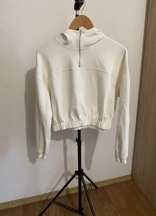 Худи укороченная, свитшот с капюшоном.