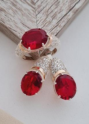 Комплект серебряный с золотыми вставками овальными красными и белыми цирконами