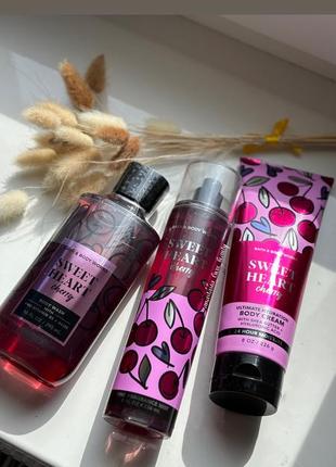 Набір bath and body works гель для душу, крем, спрей sweetheart cherry