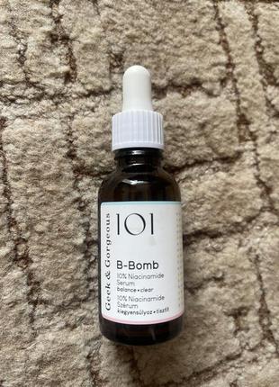 Сироватка для обличчя з ніацинамідом 10% geek & gorgeous b-bomb 10% niacinamide serum