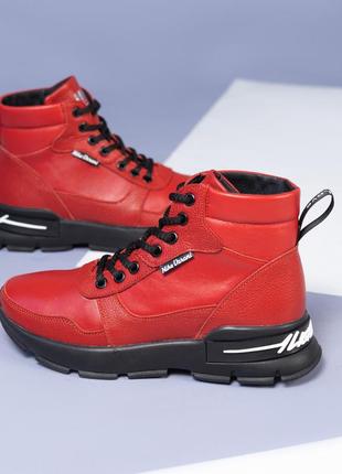Демисезонные кожаные ботинки красного цвета  37 и 40 р-ры