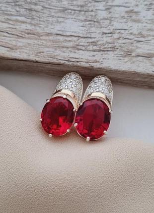 Сережки срібні з золотими вставками овальними червоними та білими цирконами