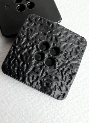 Пуговица пальтовая квадратная декоративная 4отв черная 37мм пластик