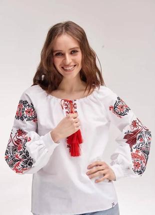 Жіноча вишиванка  жар птиця вишивка червона