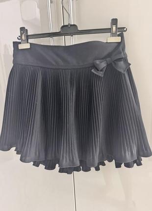 Юбка темно-синего цвета известного идалийского бренда.