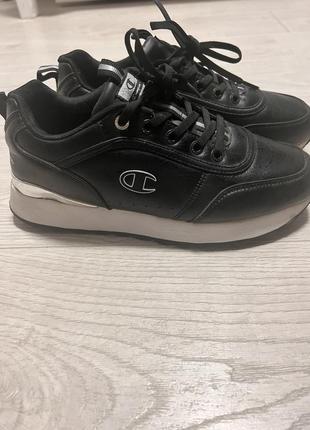 Кросівки чорні ,чемпіон