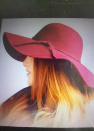 Крипущенная шляпа федора