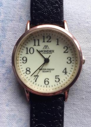 Часы женские mondex london quartz.диамер 27мм.светящийся в темноте циферблат.
i