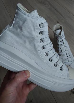 Высокие бели кеды н а платформе 
converse (оригінал)
р. 36.5