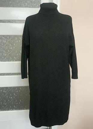 Чорне вʼязане плаття-светр