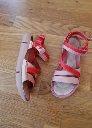 Шкіряні сандалі босоніжки clarks/ розмір 38 оригінал