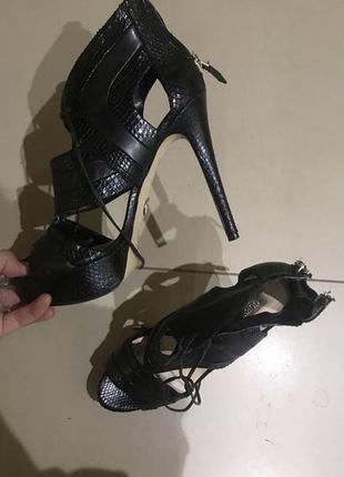 Босоніжки шкіряні heels guess стріпи платформа каблук босоножки