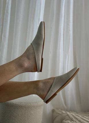 Трендовые мюли из натуральной кожи с перфорацией 3026