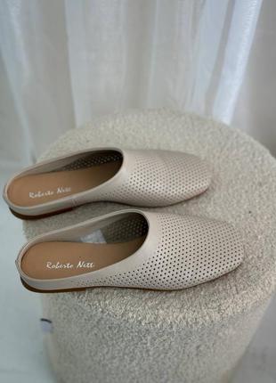 Трендовые мюли из натуральной кожи с перфорацией 3026