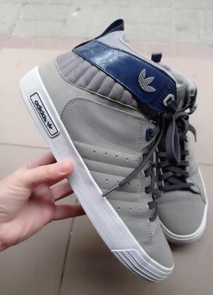 Оригінальні кросівки adidas