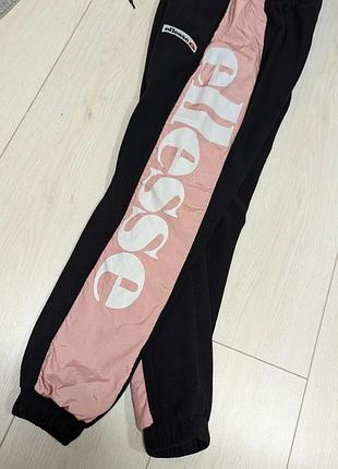 Лесные спортивные штаны от бренда ellesse