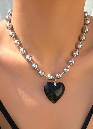 Эффектное колье с черным сердцем, новое