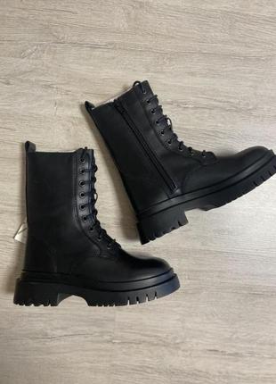 Zara демісезонні шкіряні чоботи в наявності