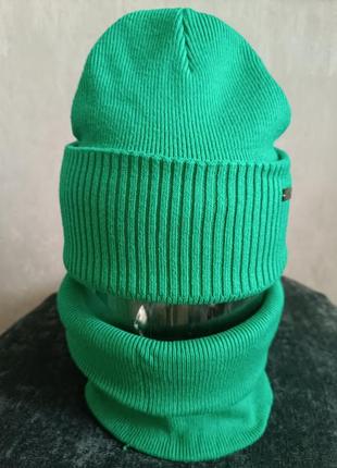 Продам шапку з манжетом на шию.