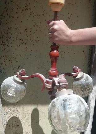 Люстра с основой из дерева