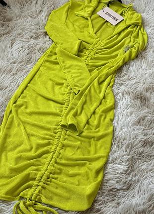 Яскрава сукня