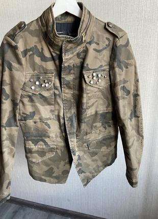 Женская куртка zara в стиле милитари