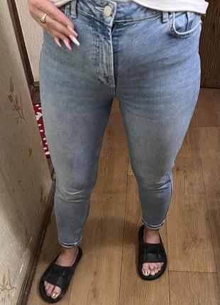 Джинсы голубые