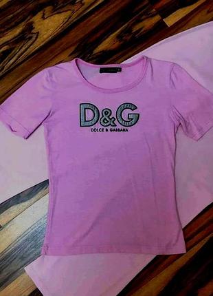 Розовая футболка "d&g" с серебристой аппликацией логотипа