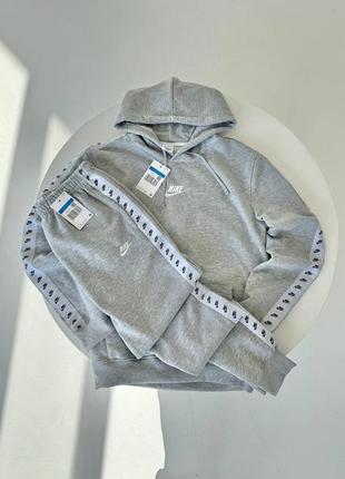 Костюм на лампасах серый nike